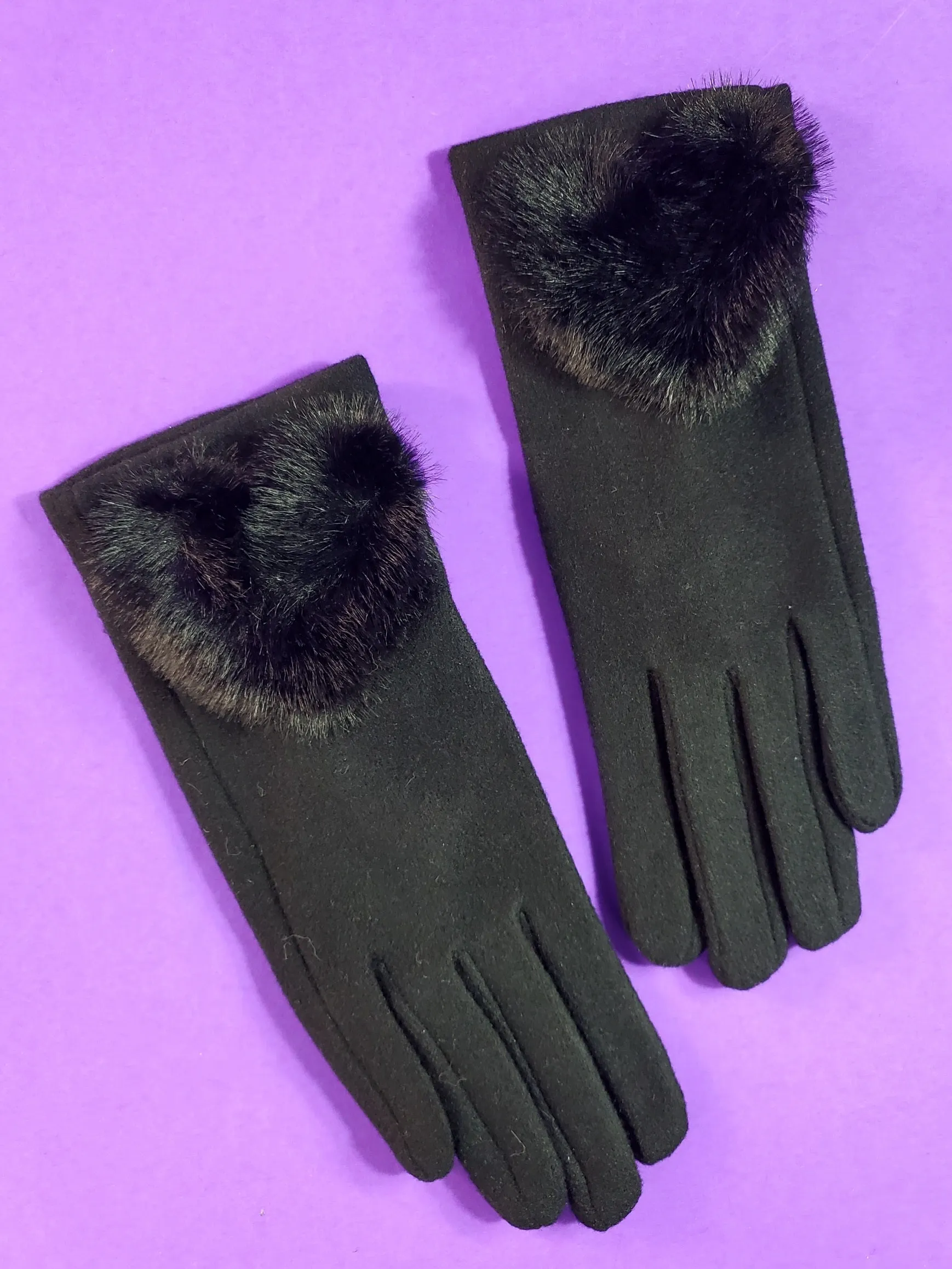 Black Gloves with Faux Fur Heart