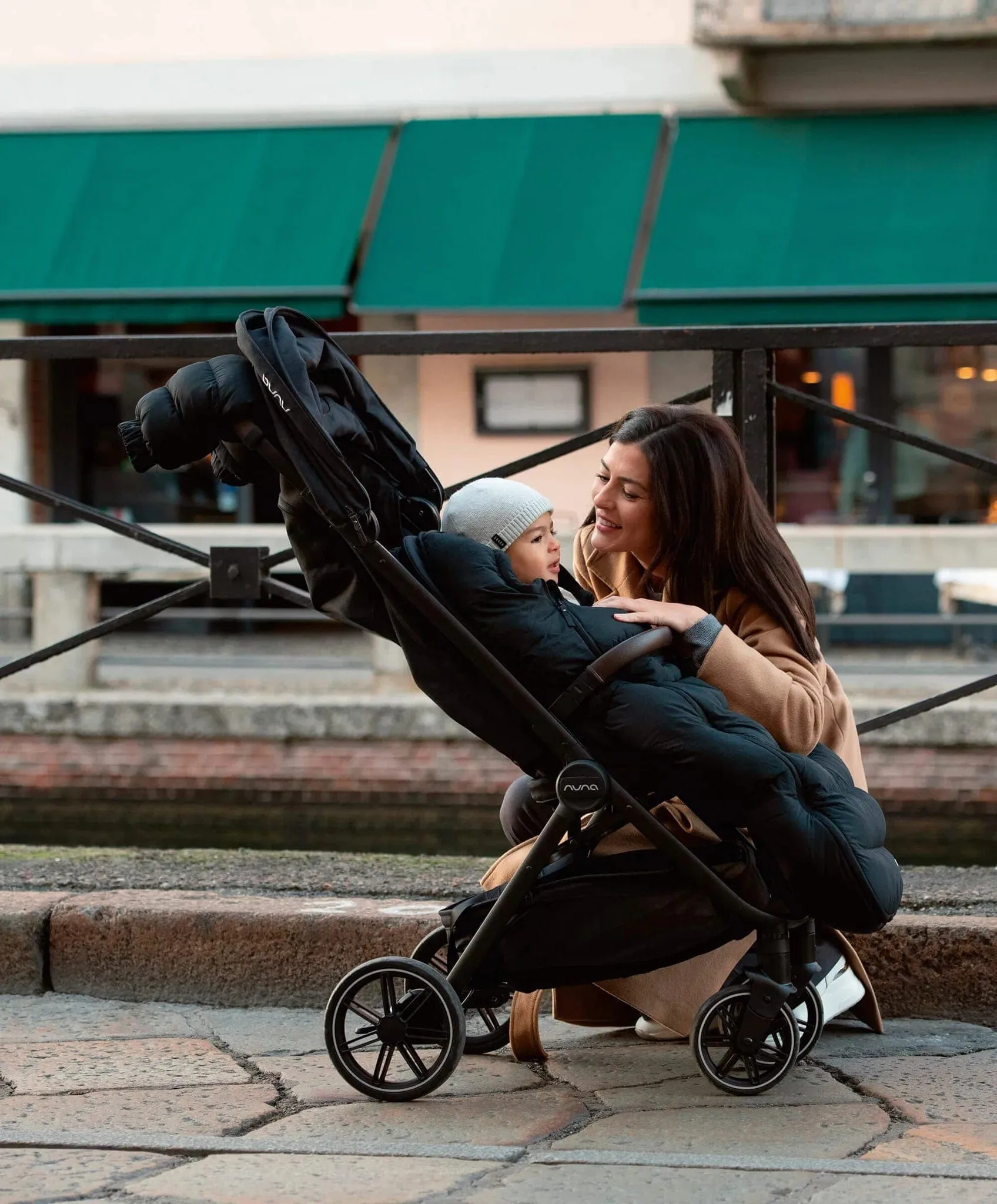 Nuna Winter Stroller Footmuff Set w/Gloves & Bag in Caviar