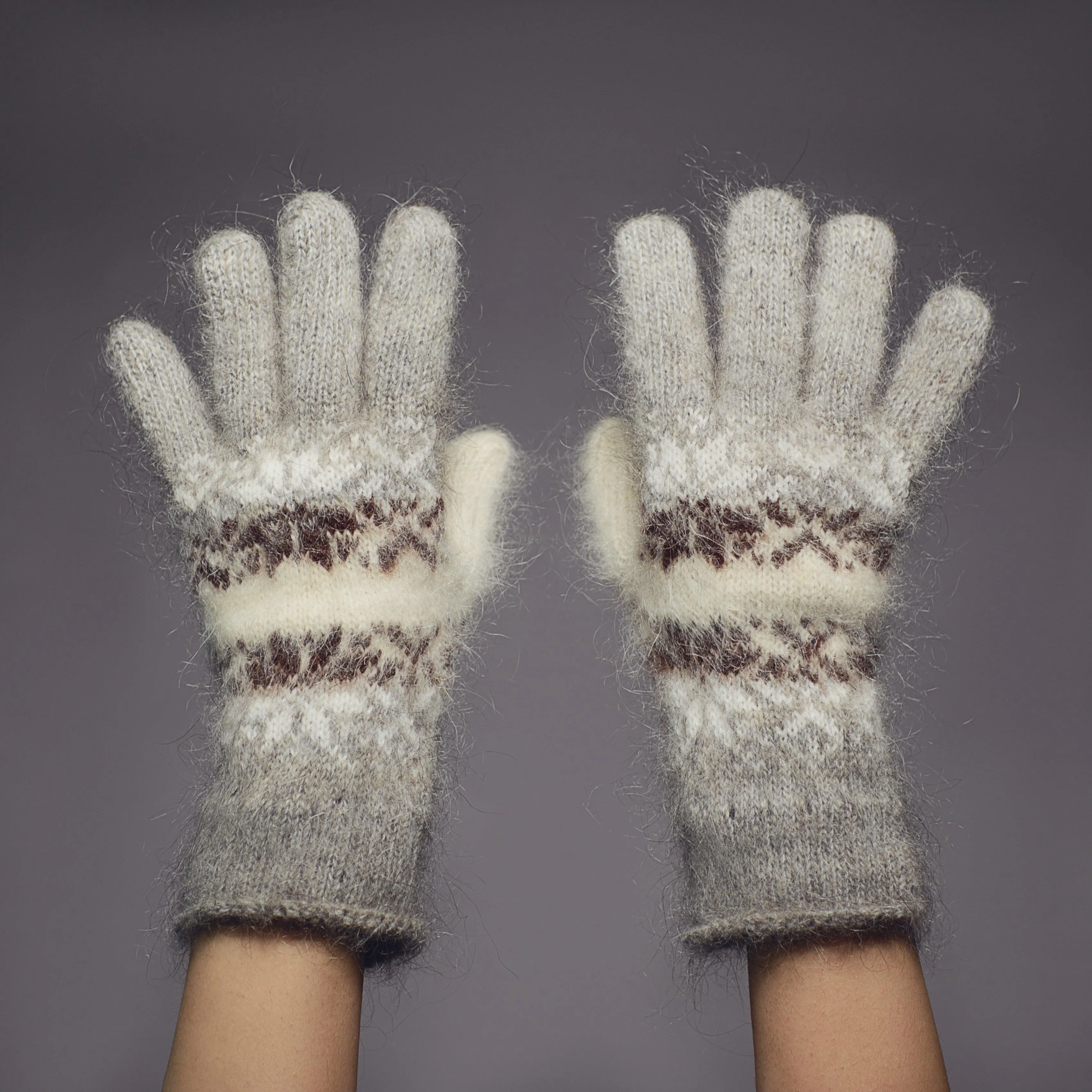 Women's Frosted Snowflakes Non-Binding Goat Wool Gloves