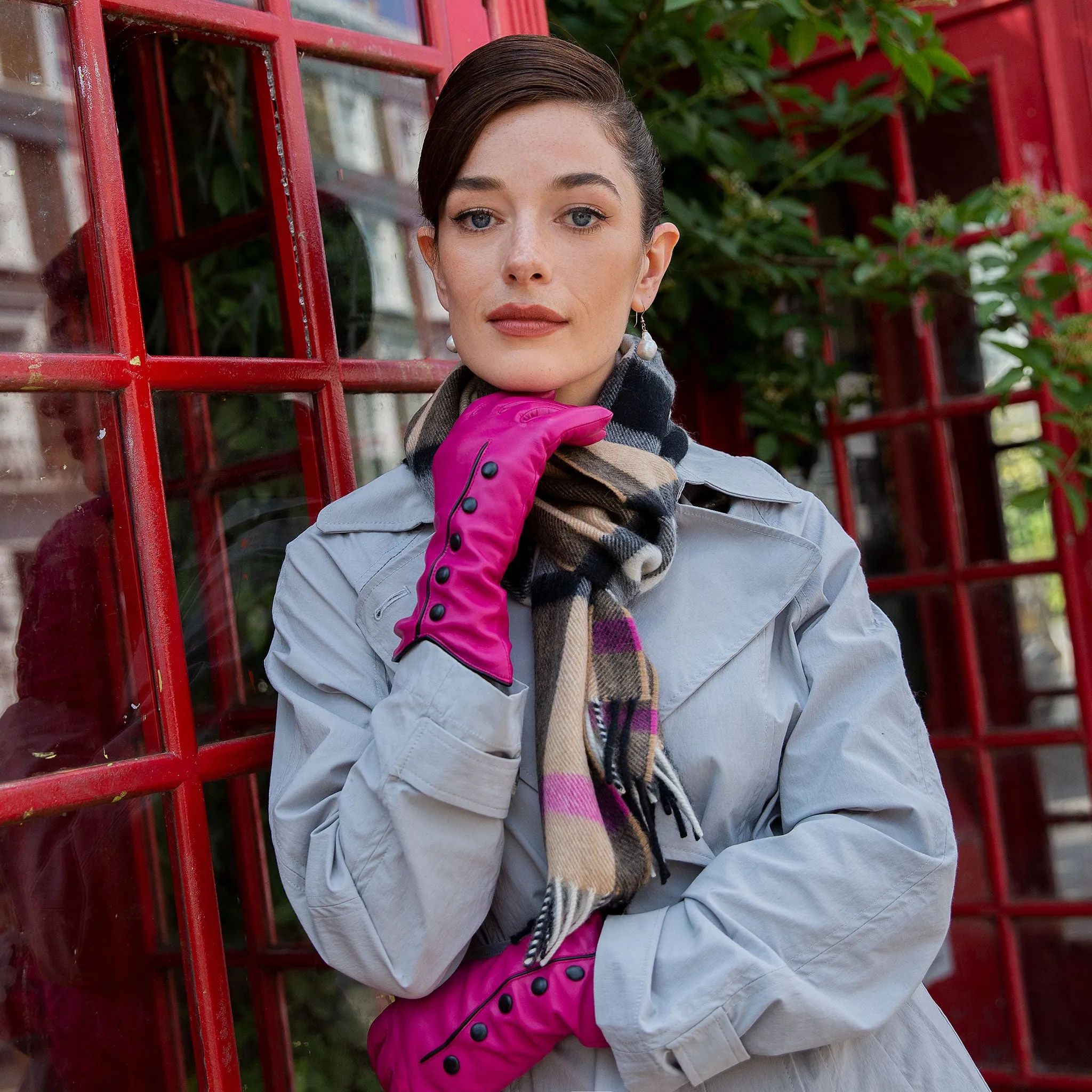 Women’s Wool-Lined Leather Gloves with Buttons and Piping